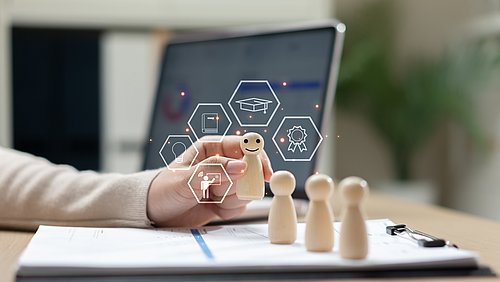 Link zur Seite: Digitale Kompetenzen im Arbeitsprozess stärken